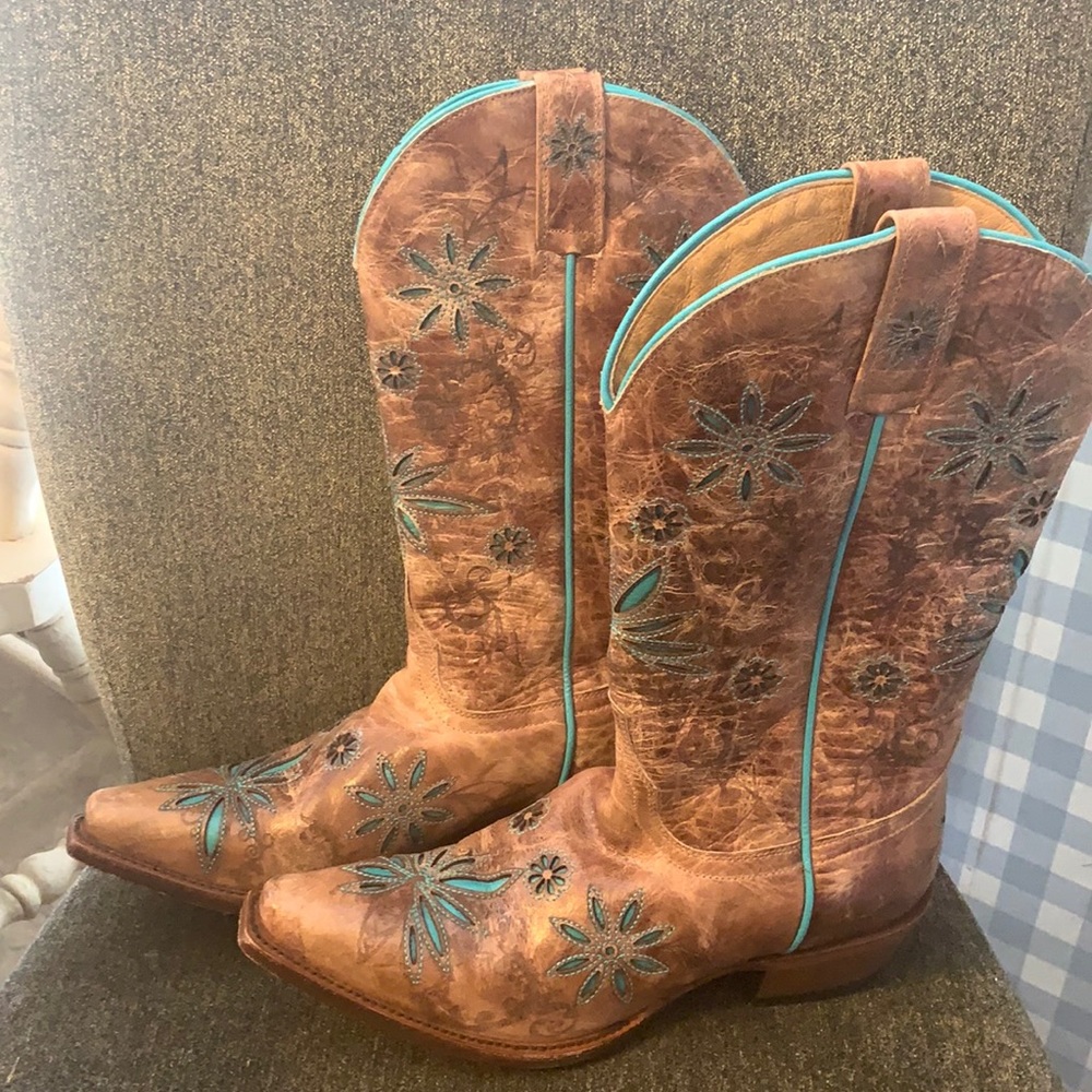 Shyanne Distressed Brown Laser-Cut Design Boot